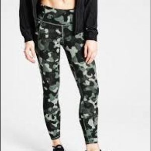 Athleta 7/8 lightning camo leggings